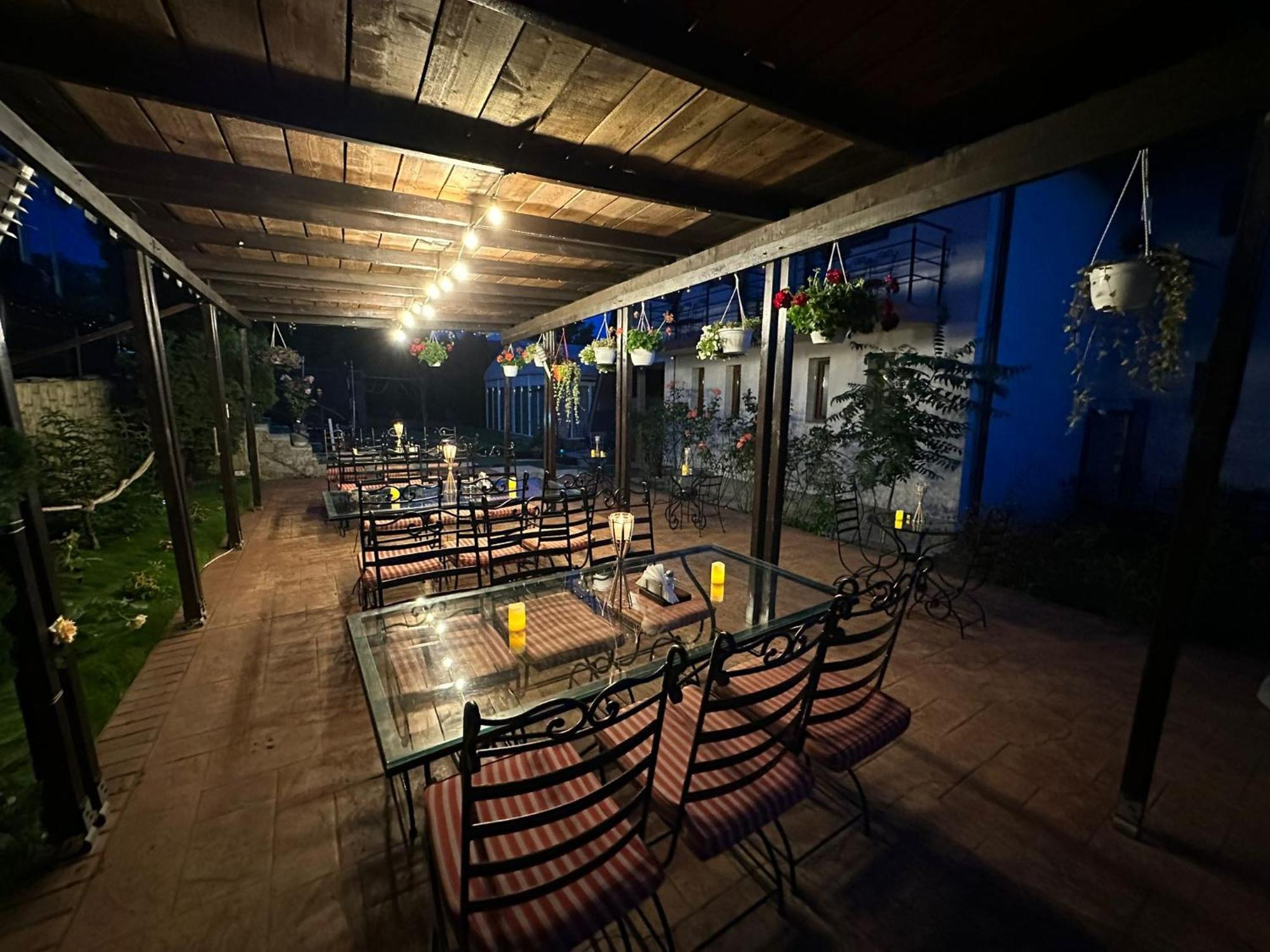 Shamrock Inn Iasi Extérieur photo
