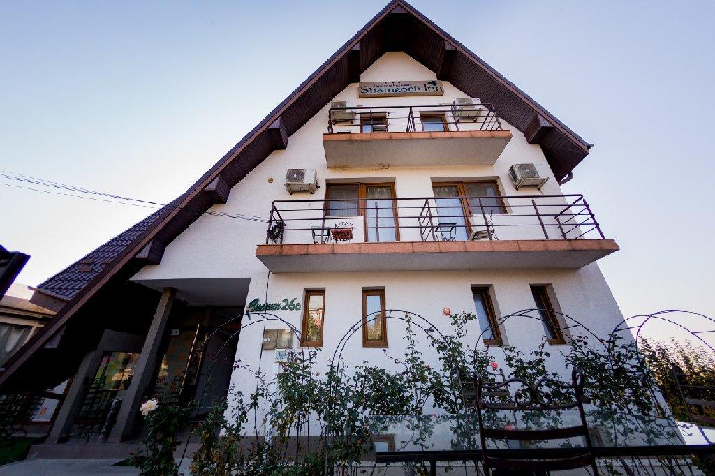Shamrock Inn Iasi Extérieur photo